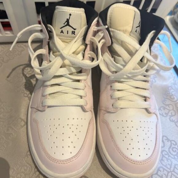 WOMENS AIR JORDAN 1 MID 'BARELY ROSE' – SIZE US 7 W - Picture 1 of 3